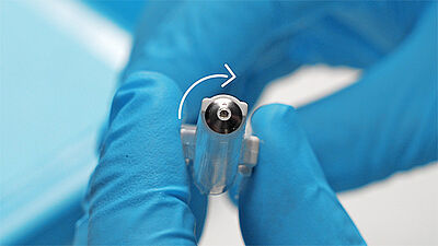 Bone Scraper: drehbare Klinge Die Bone Scraper Klinge: nach rechts drehbare Klinge für mehrfach scharfe Schneide.