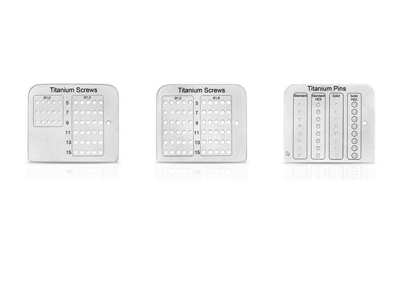[Translate to Spanisch:] Three different toolbox inlays for the dev-os toolbox and instruments. Two inlays for titanium screws and one inlay for titanium pins